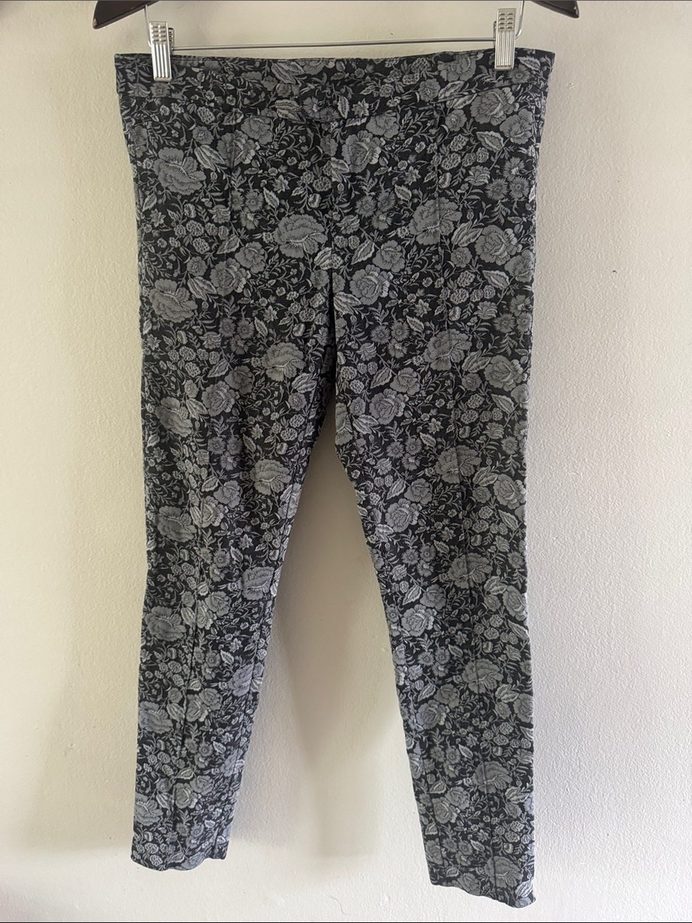 NAF NAF Black Leggings with Gray Floral Print